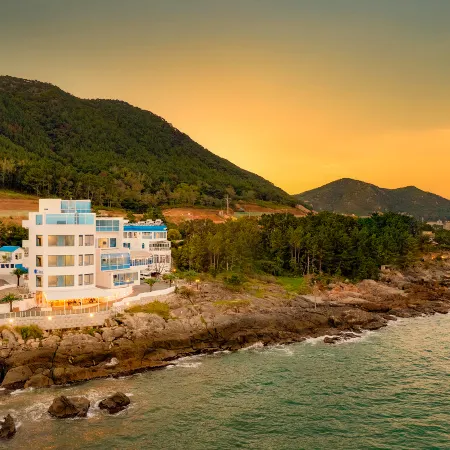 Pohang above Blue Pool Villa