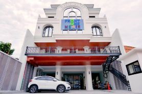 Front One Hotel Mesir  Surabaya