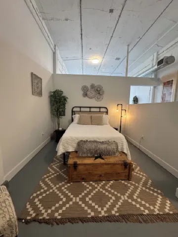 King Bed, Gym, Bike trail, Brewery on site!