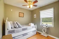 Riverfront Shenandoah Getaway w/ Kayaks & Tubes! - Wifi