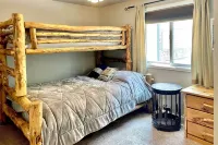 Breckenridge Condo - Walk to Main St and Chairlift! - Spa
