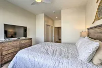 Newly Built Ski Condo w/ Hot Tub & Shuttle Access! - Balkoner
