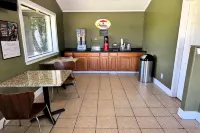 Super 8 by Wyndham Picayune