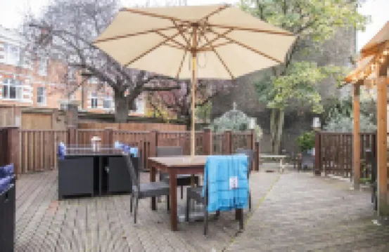 The Bridge Pub & Rooms Hotels near Royal Botanic Gardens, Kew