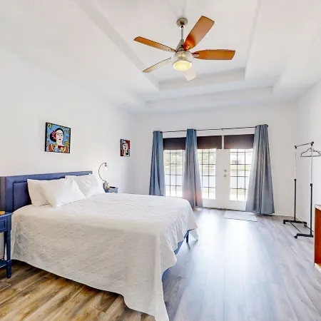 Waterfront 2-story Home With Water Views, Patio, Streaming, Washer/dryer, & AC