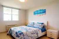 El Combate Oceanview Condos - 2-Star