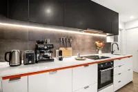 Modern Carlton Living Minutes to CBD - 4-Star