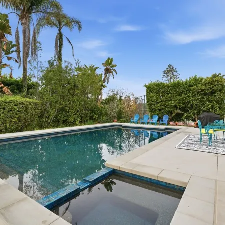 Pool, Foosball, Pool Table, Basketball Family Friendly, blocks from the beach!