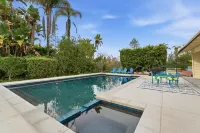 Pool, Foosball, Pool Table, Basketball Family Friendly, blocks from the beach! - สระว่ายน้ำส่วนตัว
