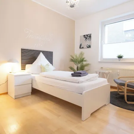 Große Komfortwohnung Mit Terrasse & Balkon, 2 Schlafzimmer, Ruhige Lage