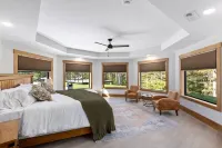 Lazaj Luxury Lodge — Heated Pool,Hot Tub, Game Room,Sleeps 16 Near Hocking Hills - Gym