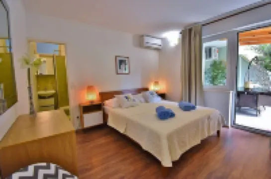 อพาร์ตเมนต์ รูซิกา