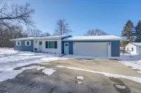 Deck, Fire Pit! Fully Updated Home Near Lake Huron - 3-Star