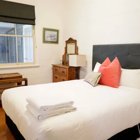 Spacious 4-bed Home in Central Tenterfield Отели в г. Тентерфилд
