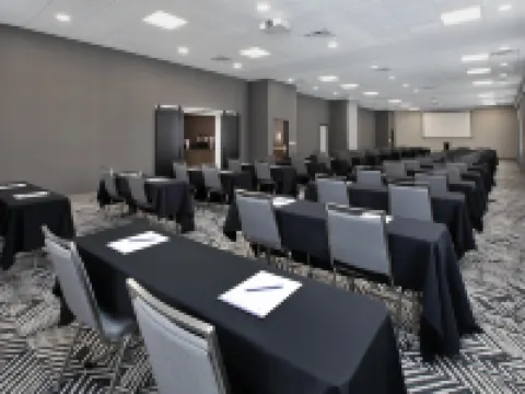 DoubleTree by Hilton Detroit Novi Hotels in Oakland County