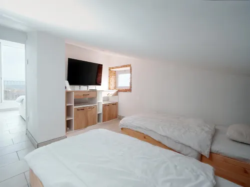 Light Filled Property Near Sea - 2-Star