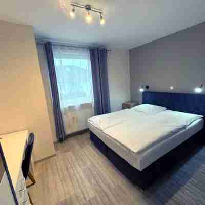 Hotel Zum Weinberg Rooms