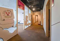 Chors Like a Hotel - Hostel