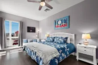 2BR Condo with Balcony, Free Tix, Walk to Downtown - Bungalows