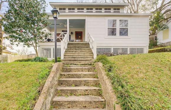 步行至歷史悠久的勞雷爾市中心：帶門廊的安靜住宅