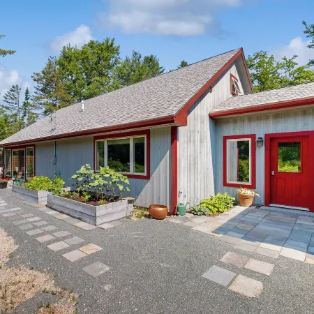 Secluded 2 BR Cottage w/ Private W/d, Wifi & Patio