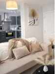 Deluxe En-suite Room w FastWiFi, Free Parking & Equipped Kitchen