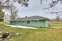 Rural Byron Retreat w/ Scenic Surroundings + Yard! - Wifi