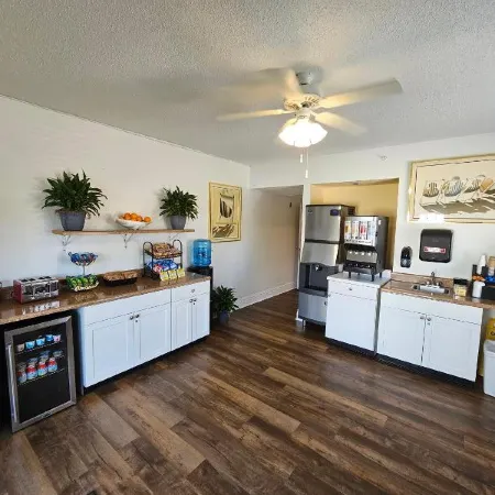 Naples Park Central Hotel