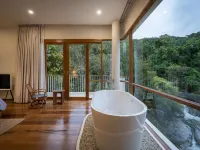 Taryn Tara Cafe and Stay Hotels in Mae On