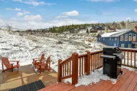 Beaver Lodge 5 Bedroom Home - Parking