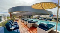 Setai, Aquamaris- pé na areia - Pools