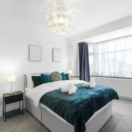 Spacious 4 Bed Semi-Detached Hse