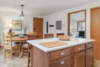 Oakway Oasis - 6 Minutes To Autzen 4 Bedroom Home