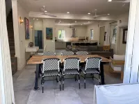 Lo Key Cottages, the Beehive