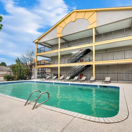 Super 8 by Wyndham Metairie