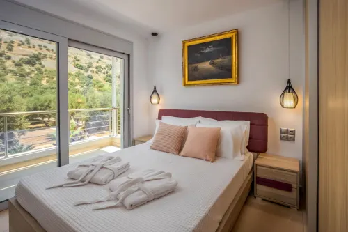 Family Villa w/Heated Pool, BBQ & Kids Playground - Homestays