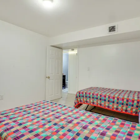 Walkable Neighborhood! Long Island Basecamp