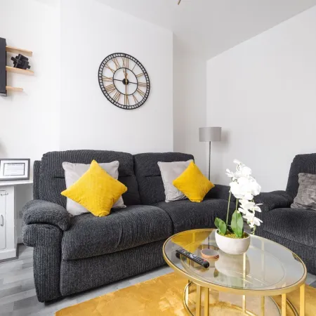 Newly Renovated 4BR House with lots of amenities