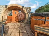 Cosy Escape Heated Luxury Pod with Hot Tub Hotel a Sheerness