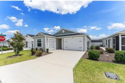 561l Stunning Home, Pool Access, Garage Parking!