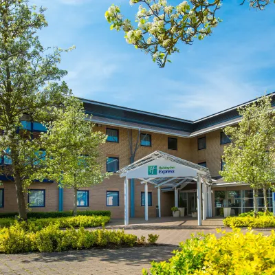 Holiday Inn Express MILTON KEYNES by IHG Hotels near Milton Keynes Central Station