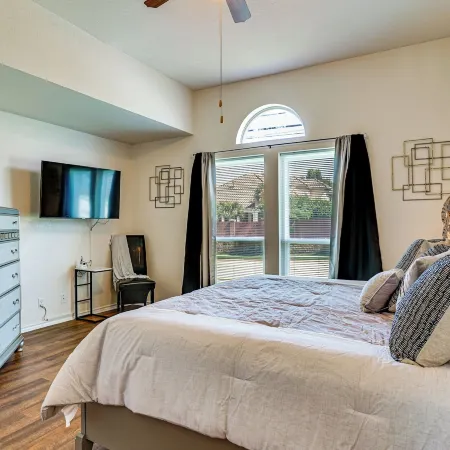 Modern Home Near DFW: Work, Play + Relax!