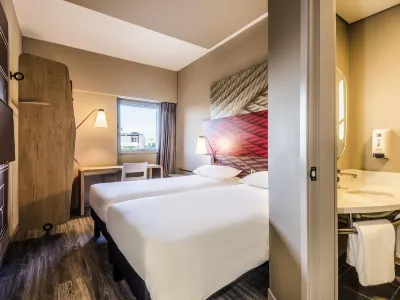 Ibis Cali Granada Отели в г. 