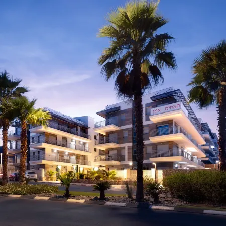 Light Filled Modern Eilat Getaway