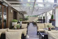The Y Hotel - servizio colazione