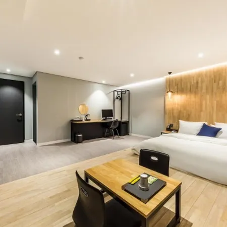 Hotel U