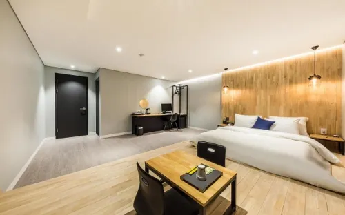 Hotel U