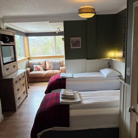 Highland Rooms - Room Only No Breakfast Отели в г. Уллапул