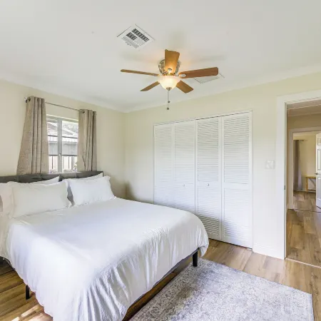 Sarasota Gem w/ Lake Access & on-Site Fishing!