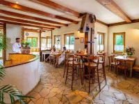 Landhotel Gut Wildberg Mit Badeteich Und großem Garten Hotels near Cossebaude